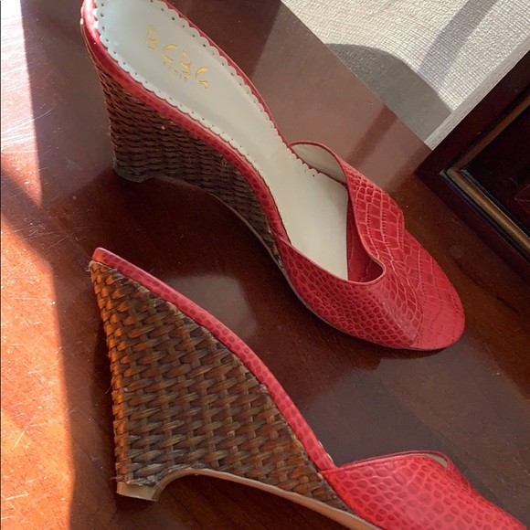 Red Crock print BCBG wicker slides - Picture 3 of 7